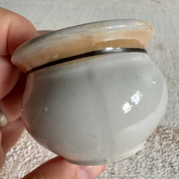 Novelty Mini Chamber Pot Ashtray " Here is my Regards " Quote Ashtray - Picture 4 of 7